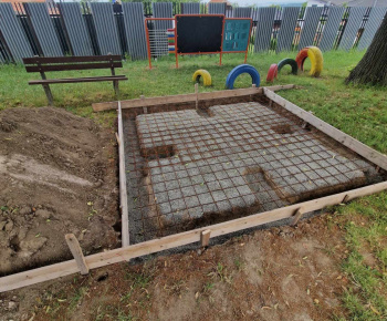 Výstavba parkoviska pred MŠ a nový vstup do MŠ (8.2022)