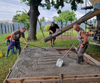 Výstavba parkoviska pred MŠ a nový vstup do MŠ (8.2022)