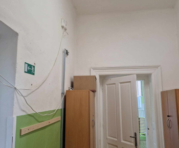Výstavba parkoviska pred MŠ a nový vstup do MŠ (8.2022)