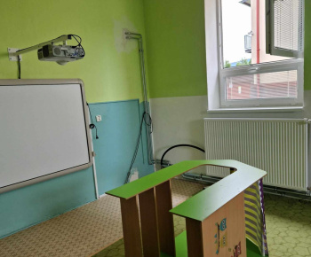 Výstavba parkoviska pred MŠ a nový vstup do MŠ (8.2022)