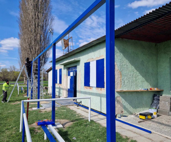 Úprava poškodenej krajnice cesty a skrášlenie vstupu do obce 