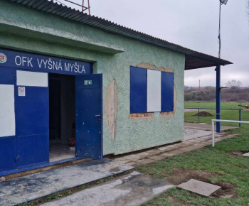 Úprava poškodenej krajnice cesty a skrášlenie vstupu do obce 