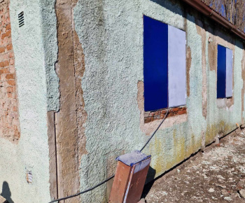 Úprava poškodenej krajnice cesty a skrášlenie vstupu do obce 