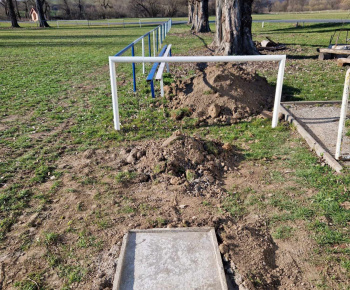 Úprava poškodenej krajnice cesty a skrášlenie vstupu do obce 