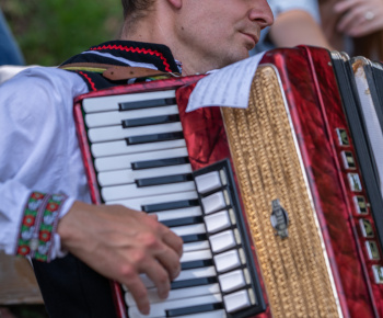 ODDYCHOVÁ ZÓNA PRI RYBNÍKU - MOČIDLE 