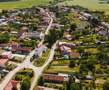 Osadenie drobných objektov na cyklistickej trase a chodníku k vy