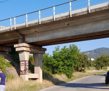 Osadenie drobných objektov na cyklistickej trase a chodníku k vy