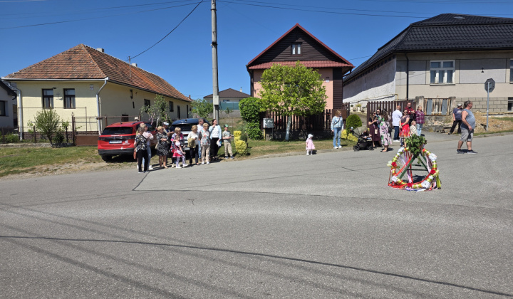 Stavanie mája a deň matiek 10.5.2026
