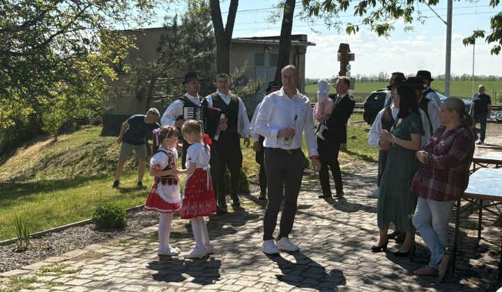 Stavanie mája a deň matiek 10.5.2026